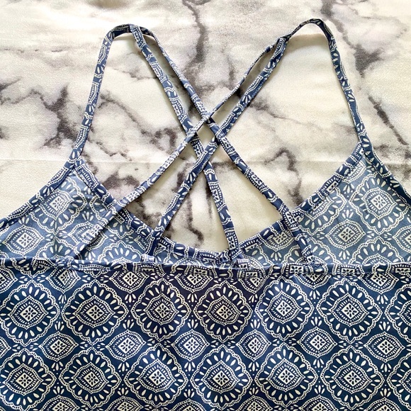 Cross-back Paisley Tank Top - Picture 5 of 6